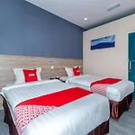 Oyo 90147 Hilltop Hotel